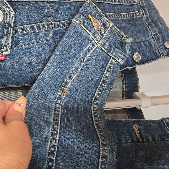 Levi's Classic Denim Jacket - Picture 9 of 11